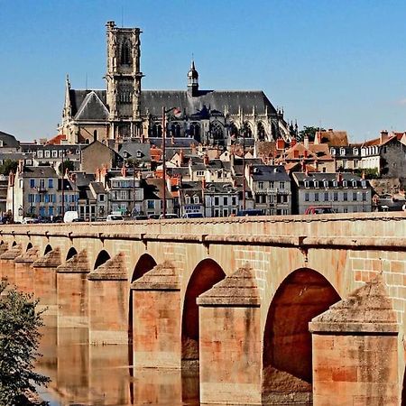 Nevers, Appartement De Standing Proche De La Gare Bagian luar foto